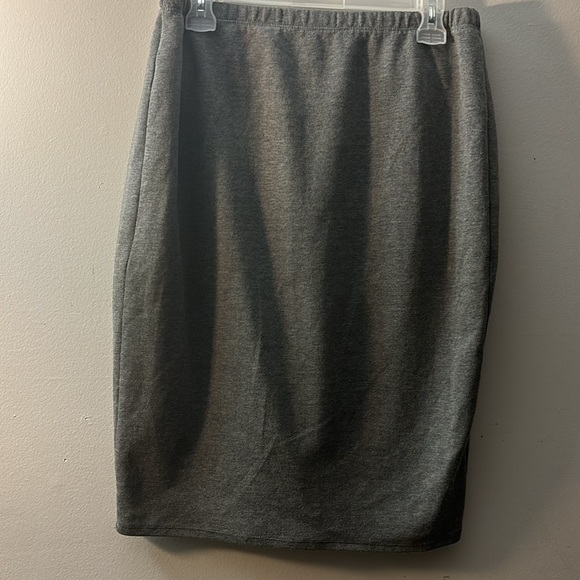 Grey knee length skirt - Picture 2 of 2